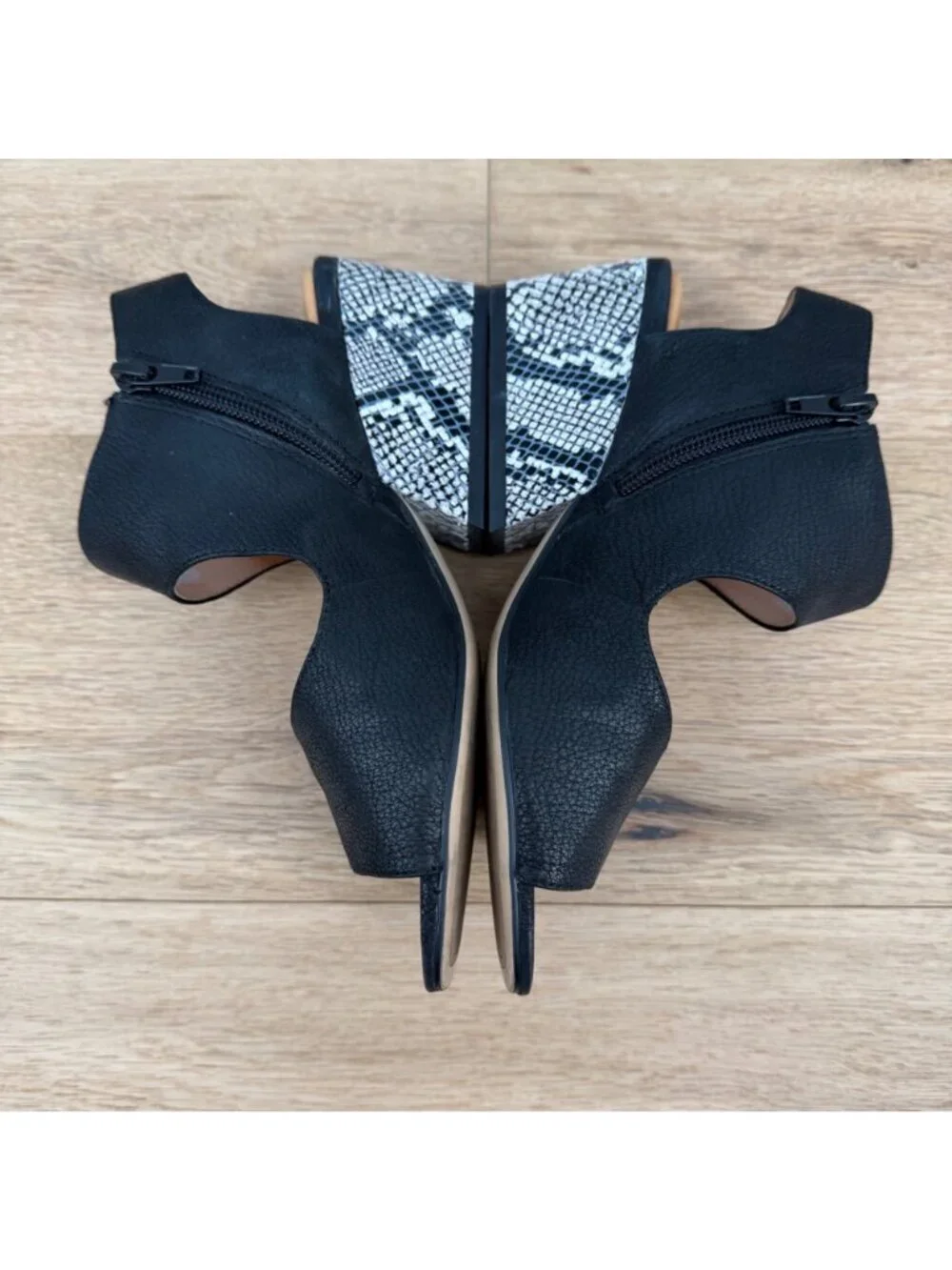 Corso Como Womens Sayge Leather Open Toe Heel Sandal Size 6 Black Snake Print